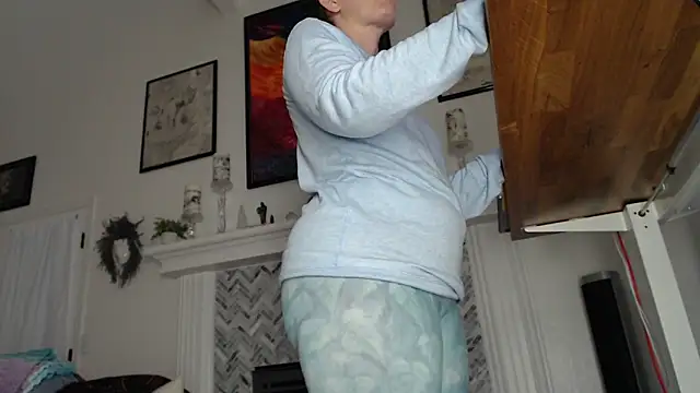 Snapshot of AuroraWillows chatting on 12-15-25, 12:20 AuroraWillows online show from 12-15-25, 12:20