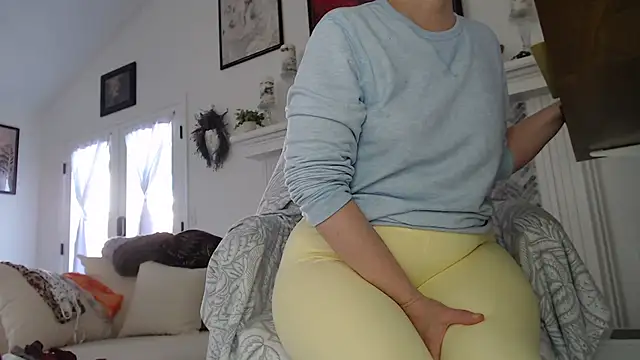 Snapshot of AuroraWillows chatting on 01-05-26, 05:27 AuroraWillows online show from 01-05-26, 05:27