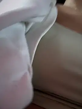   IRIS   online show from 02-11-25, 06:33