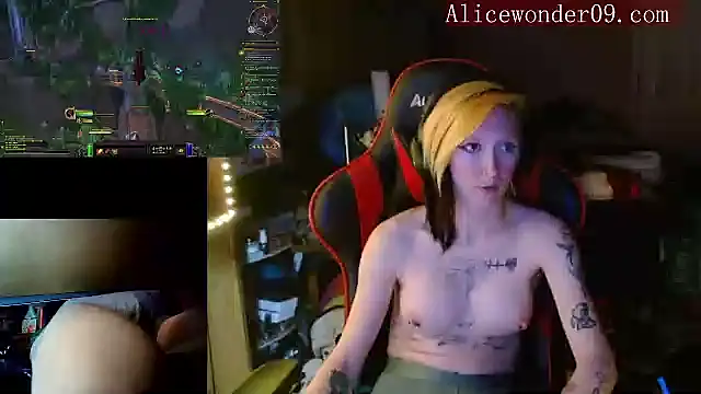alicewonder09 online show from 12-22-24, 07:11