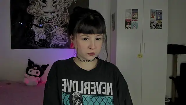 t0riayun0 online show from 01-20-25, 09:22