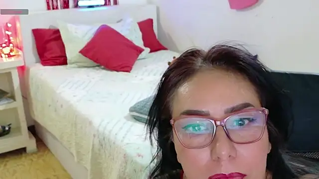 Snapshot of hottplay chatting on 02-12-26, 04:57 hottplay online show from 02-12-26, 04:57