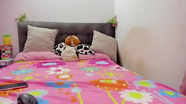 Snapshot of AnnieBellee chatting on 09-19-25, 08:31 AnnieBellee online show from 09-19-25, 08:31