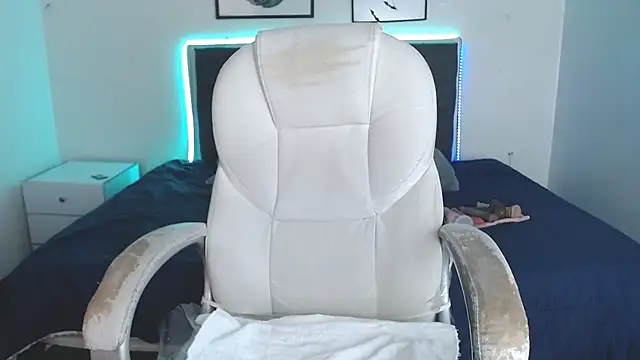 selena yourmilf online show from 11-26-25, 05:47