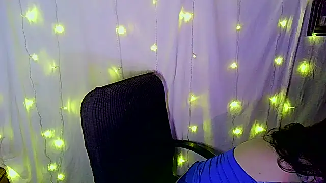 Snapshot of Victoria_Marks chatting on 10-19-25, 03:23 Victoria Marks online show from 10-19-25, 03:23