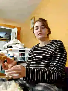 Snowbunnycake 131 online show from 12-07-24, 06:37