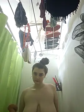 Snowbunnycake 131 online show from 10-16-25, 08:04