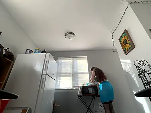 Snowbunnycake 131 online show from 10-28-25, 08:00