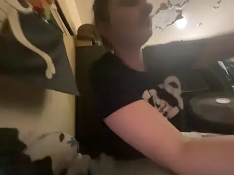 Snowbunnycake 131 online show from 02-04-26, 01:39