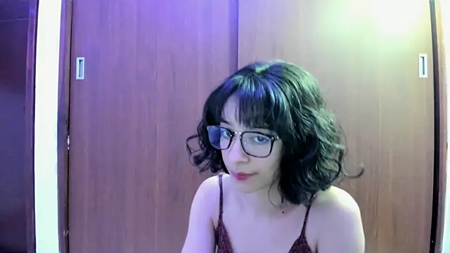 Snapshot of _Lunnaa_ chatting on 12-08-24, 03:43  Lunnaa  online show from 12-08-24, 03:43