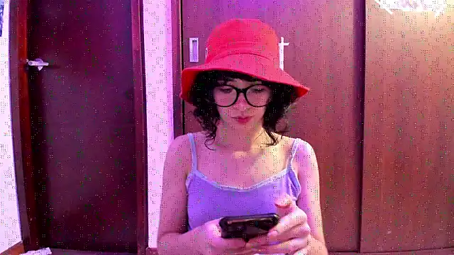 Snapshot of _Lunnaa_ chatting on 10-11-25, 11:58  Lunnaa  online show from 10-11-25, 11:58