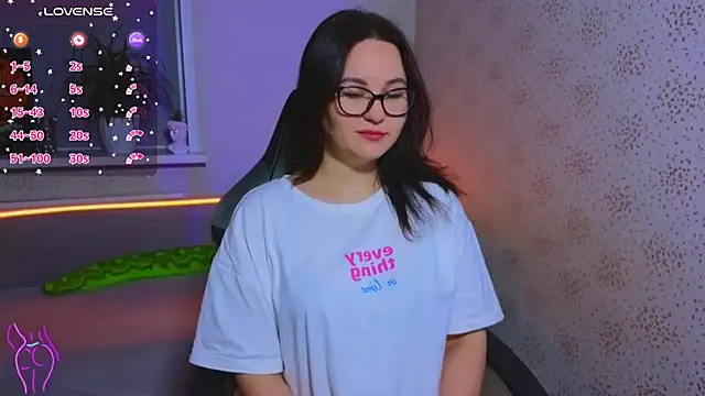 EsterLogan online show from 09-29-25, 03:39