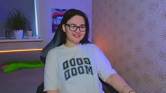 EsterLogan online show from 11-04-25, 08:57