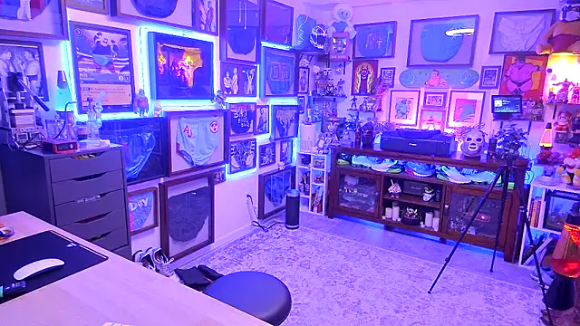 Briefs bud online show from 11-30-25, 03:32