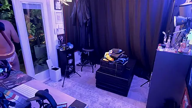 Briefs bud online show from 12-18-25, 05:24