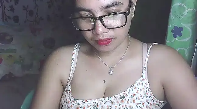 Snapshot of lovely_samxxx24 chatting on 02-10-25, 08:20 lovely samxxx24 online show from 02-10-25, 08:20