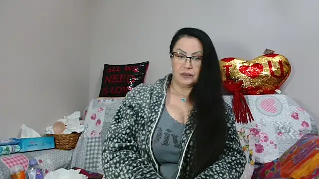 Snapshot of x__KHALEESI__x chatting on 12-05-24, 11:29 x KHALEESI x online show from 12-05-24, 11:29