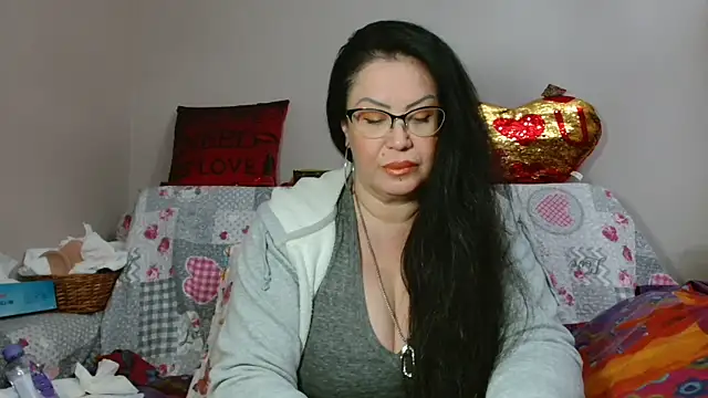 Snapshot of x__KHALEESI__x chatting on 12-09-24, 01:07 x KHALEESI x online show from 12-09-24, 01:07