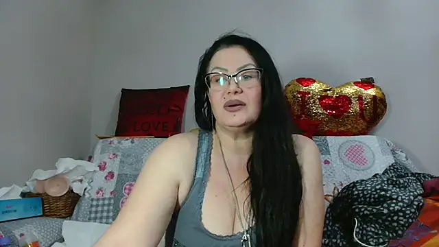 Snapshot of x__KHALEESI__x chatting on 12-13-24, 09:52 x KHALEESI x online show from 12-13-24, 09:52