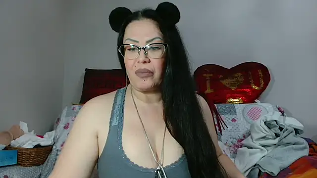 Snapshot of x__KHALEESI__x chatting on 12-15-24, 10:26 x KHALEESI x online show from 12-15-24, 10:26