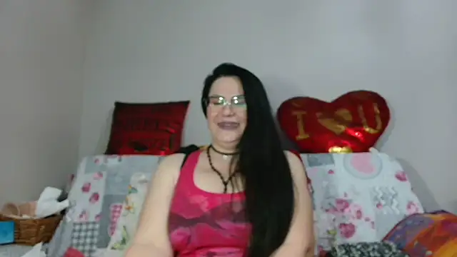 Snapshot of x__KHALEESI__x chatting on 12-25-24, 11:20 x KHALEESI x online show from 12-25-24, 11:20