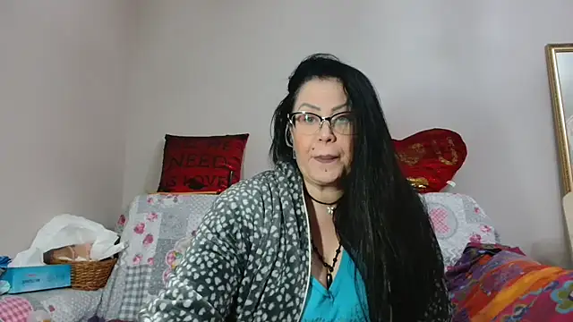 Snapshot of x__KHALEESI__x chatting on 12-27-24, 06:20 x KHALEESI x online show from 12-27-24, 06:20