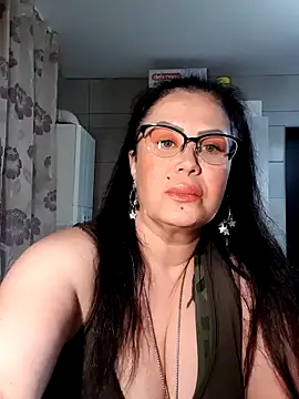 Snapshot of x__KHALEESI__x chatting on 01-11-25, 06:12 x KHALEESI x online show from 01-11-25, 06:12