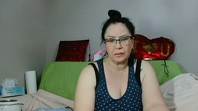 Snapshot of x__KHALEESI__x chatting on 01-25-25, 09:04 x KHALEESI x online show from 01-25-25, 09:04