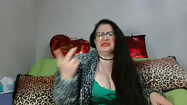 Snapshot of x__KHALEESI__x chatting on 02-11-25, 08:42 x KHALEESI x online show from 02-11-25, 08:42