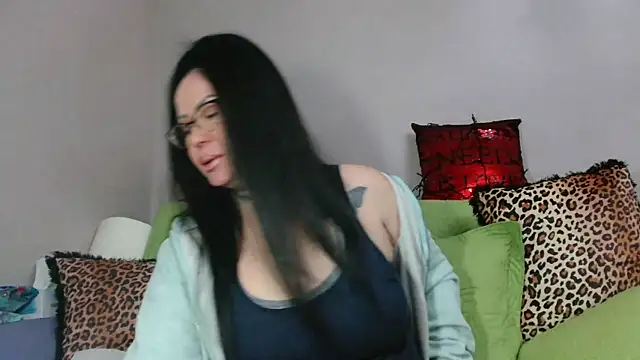 Snapshot of x__KHALEESI__x chatting on 02-16-25, 08:33 x KHALEESI x online show from 02-16-25, 08:33