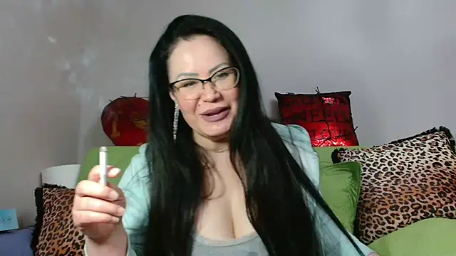 Snapshot of x__KHALEESI__x chatting on 02-23-25, 10:09 x KHALEESI x online show from 02-23-25, 10:09
