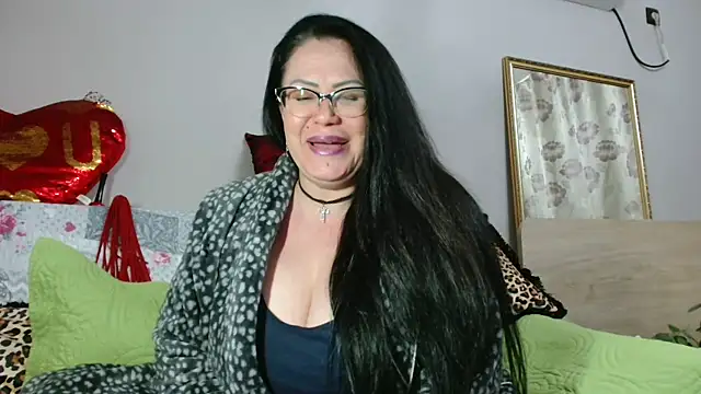 Snapshot of x__KHALEESI__x chatting on 03-12-25, 11:22 x KHALEESI x online show from 03-12-25, 11:22