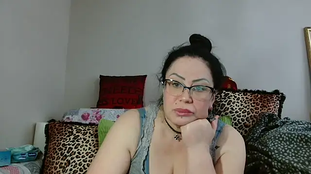 Snapshot of x__KHALEESI__x chatting on 03-19-25, 02:13 x KHALEESI x online show from 03-19-25, 02:13