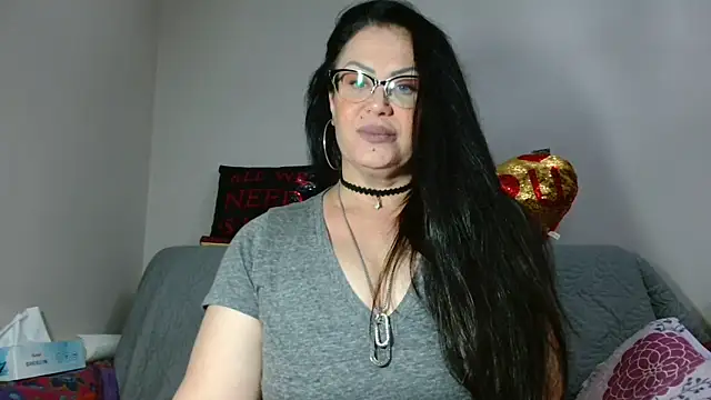 Snapshot of x__KHALEESI__x chatting on 09-13-25, 07:35 x KHALEESI x online show from 09-13-25, 07:35