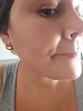 sweet lucia online show from 01-17-25, 05:19