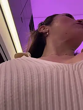 Snapshot of angelitasexy81 chatting on 03-08-25, 03:35 angelitasexy81 online show from 03-08-25, 03:35