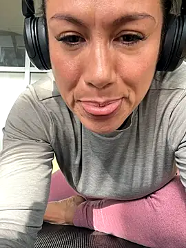 Snapshot of angelitasexy81 chatting on 09-29-25, 03:28 angelitasexy81 online show from 09-29-25, 03:28