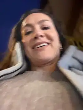 Snapshot of angelitasexy81 chatting on 11-25-25, 05:02 angelitasexy81 online show from 11-25-25, 05:02