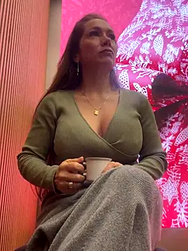 Snapshot of angelitasexy81 chatting on 12-14-25, 06:01 angelitasexy81 online show from 12-14-25, 06:01