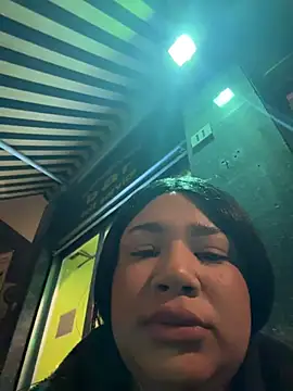 Snapshot of IamSashaLuv chatting on 12-17-25, 05:57 IamSashaLuv online show from 12-17-25, 05:57