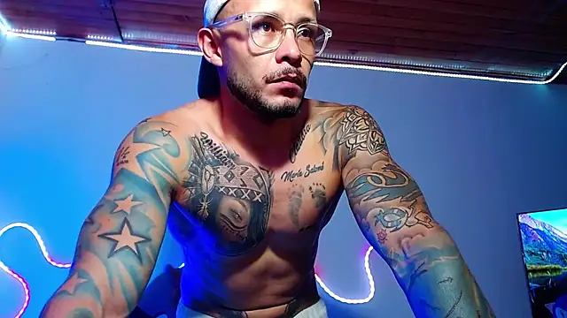 Snapshot of sebastian_horny chatting on 10-15-25, 08:36 sebastian horny online show from 10-15-25, 08:36