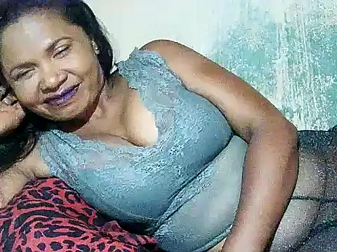 Snapshot of Hyncam chatting on 12-26-24, 02:05 Hyncam online show from 12-26-24, 02:05