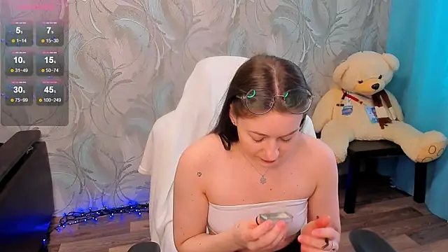 Snapshot of Kitty8meow chatting on 02-12-25, 07:44 Kitty8meow online show from 02-12-25, 07:44