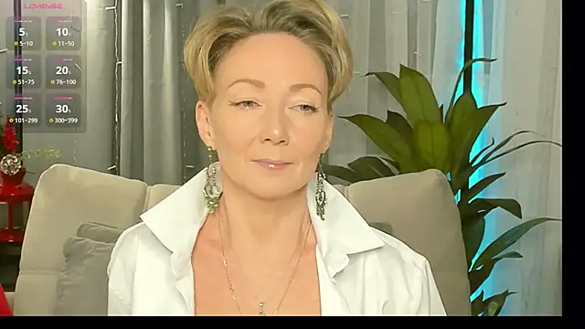 Snapshot of AkexandraFix chatting on 12-22-25, 12:57 AkexandraFix online show from 12-22-25, 12:57