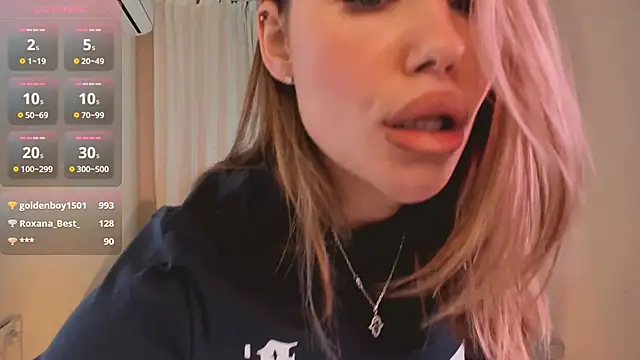 Snapshot of Roxana_Wet_ chatting on 02-16-25, 04:53 Roxana Wet online show from 02-16-25, 04:53