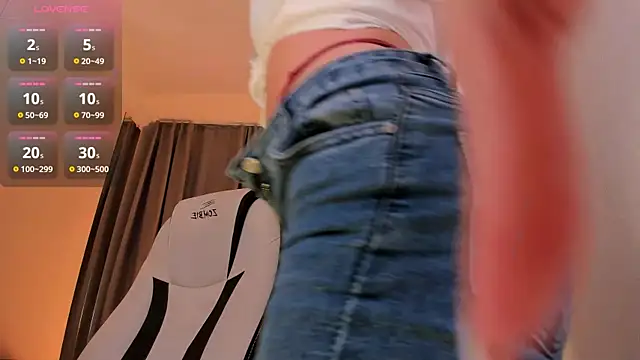 Snapshot of Roxana_Wet_ chatting on 02-21-25, 01:33 Roxana Wet online show from 02-21-25, 01:33