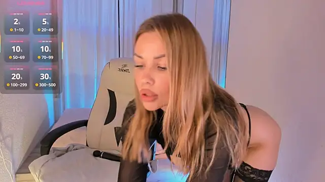 Snapshot of Roxana_Wet_ chatting on 09-17-25, 01:35 Roxana Wet online show from 09-17-25, 01:35