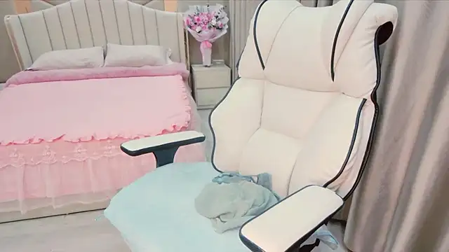 Snapshot of Girl__Funny chatting on 01-15-25, 02:24 Girl  Funny online show from 01-15-25, 02:24