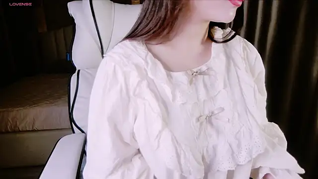 Snapshot of Girl__Funny chatting on 03-03-25, 06:12 Girl  Funny online show from 03-03-25, 06:12