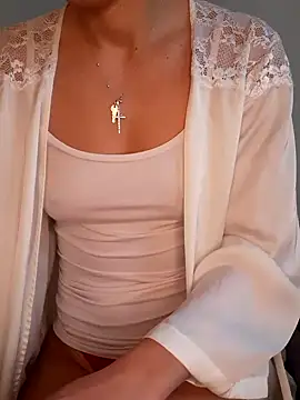 Snapshot of megan2021 chatting on 12-12-24, 02:22 megan2021 online show from 12-12-24, 02:22